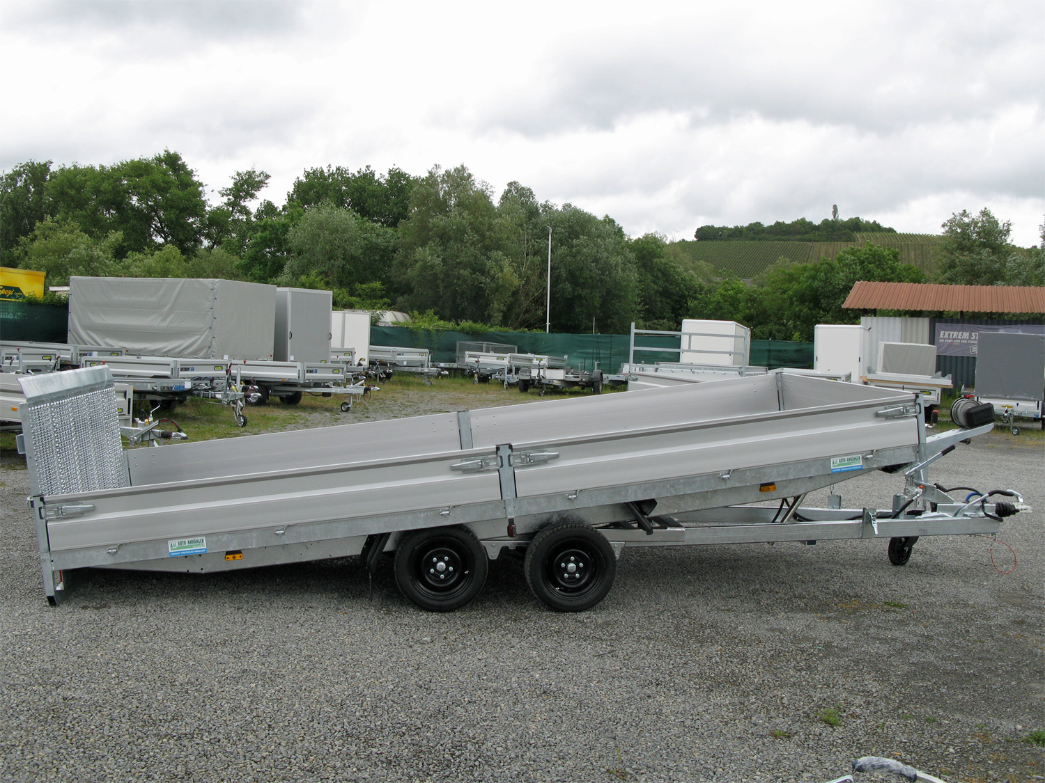 Hapert Indigo HT-2 – 3500 – 5050 x 2000 Kipphydraulik, Parabelfederung, Bordwände, Rampe - Bild 2