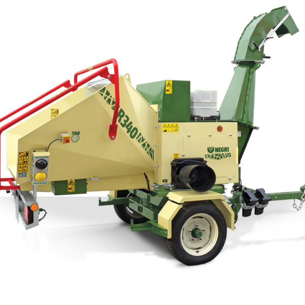 NEGRI Biohäcksler R340 / Diesel-Häcksler mit Straßenfahrwerk für Traktor